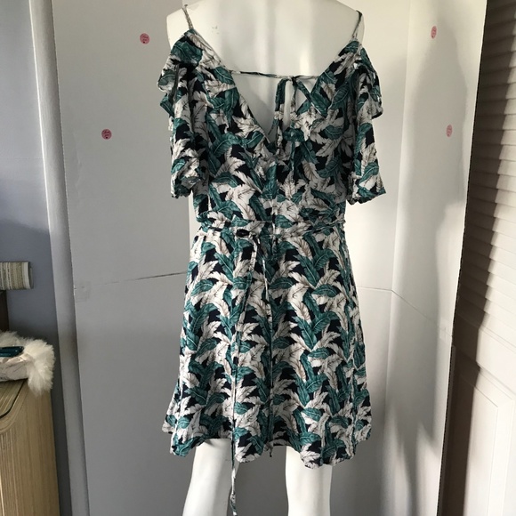 Entro Leaf Print Wrap Mini Dress Sz L (K-57) - Picture 3 of 6
